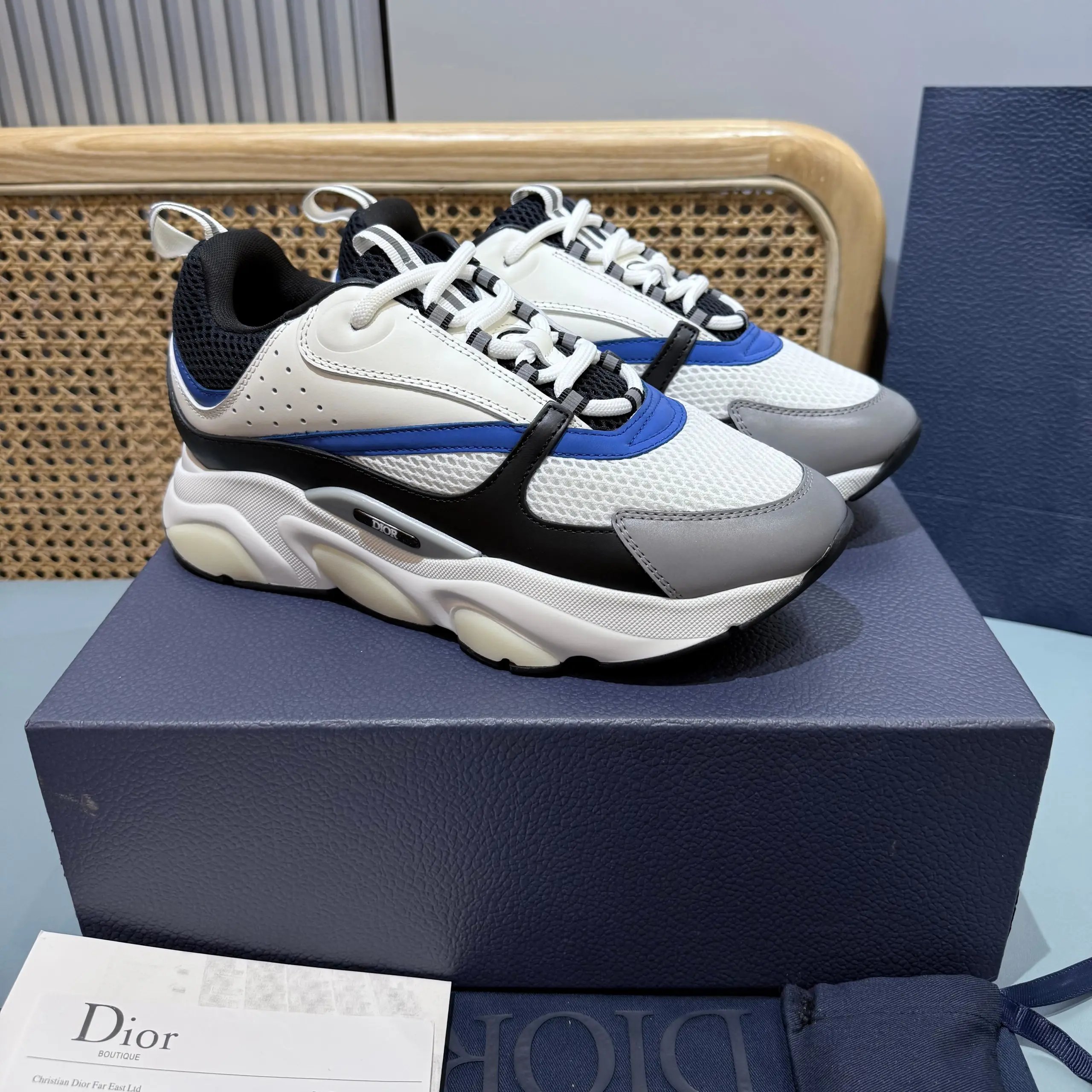 7 Custom Color