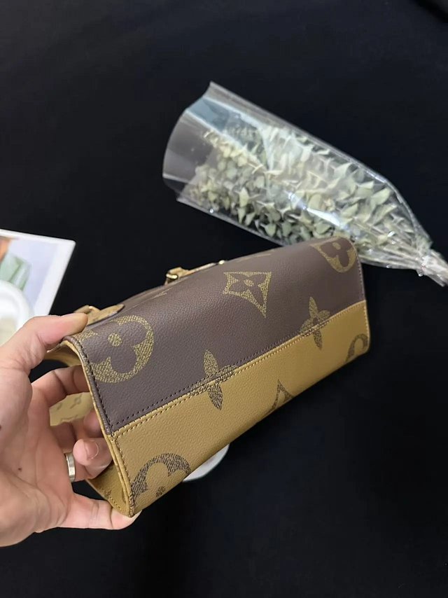 Louis Vuitton Bag: seller detail photo 12