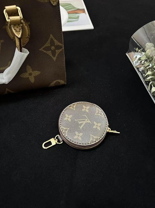 Louis Vuitton Bag: seller detail photo 14