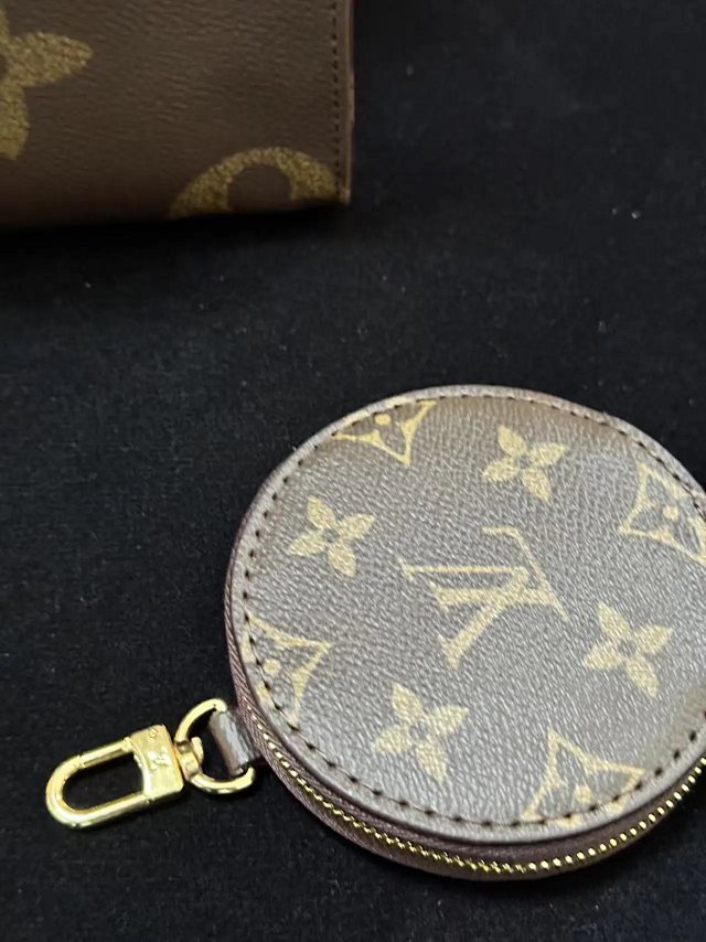 Louis Vuitton Bag: seller detail photo 13