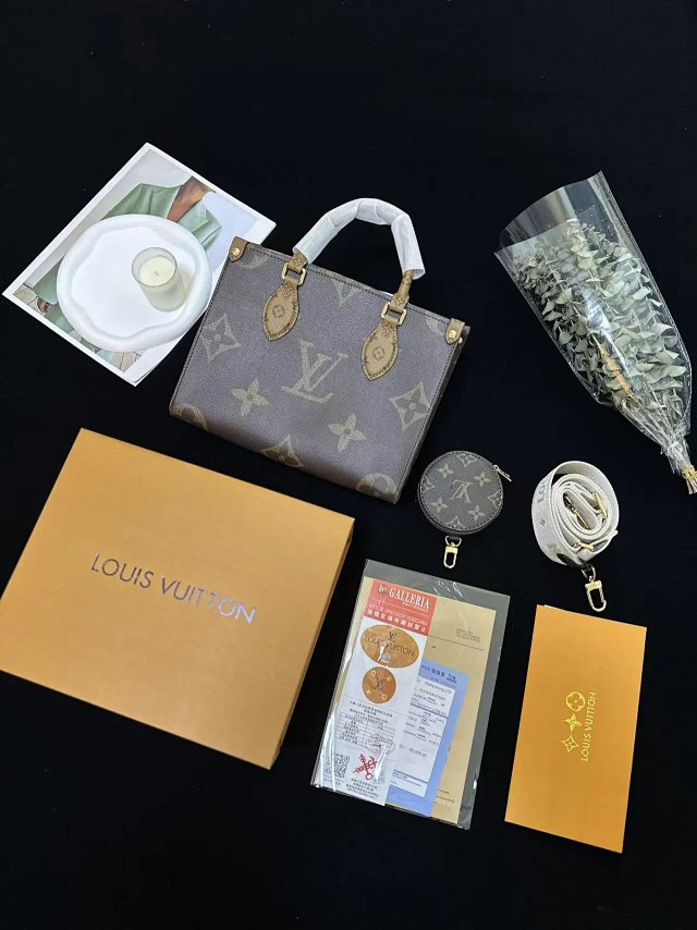Louis Vuitton Bag: seller detail photo 2