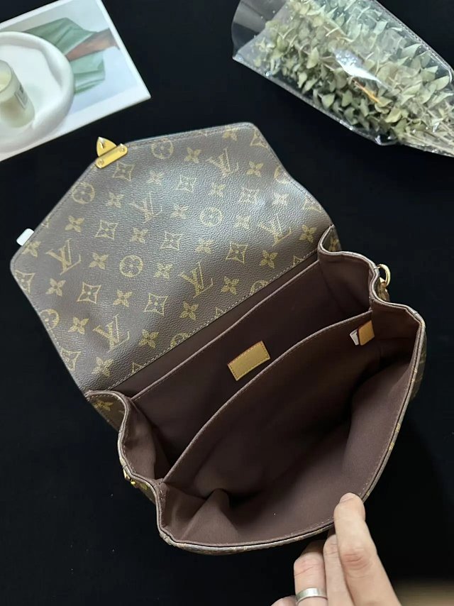 Louis Vuitton Bag: seller detail photo 9