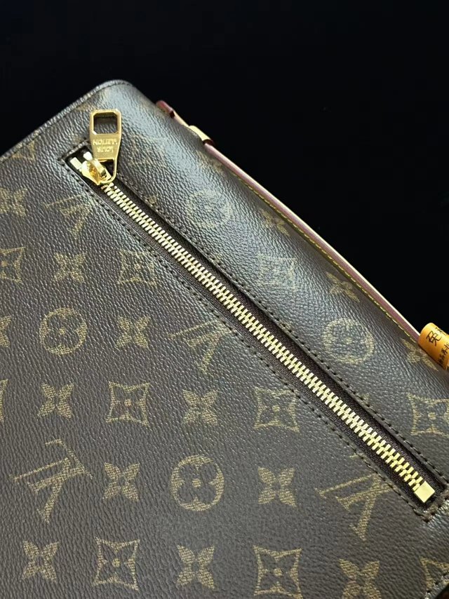 Louis Vuitton Bag: seller detail photo 13