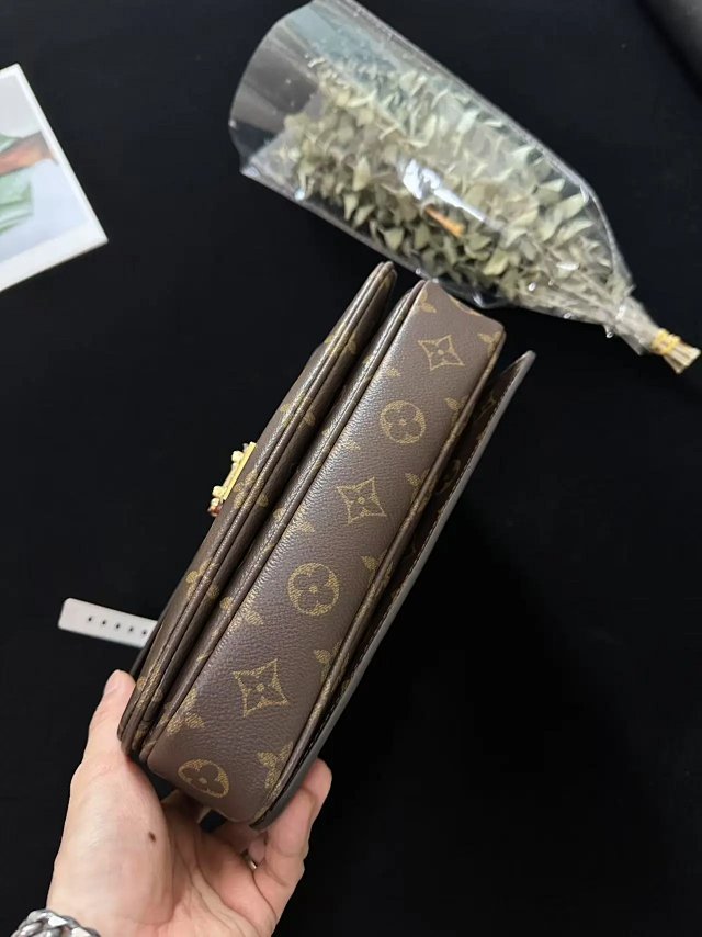 Louis Vuitton Bag: seller detail photo 5