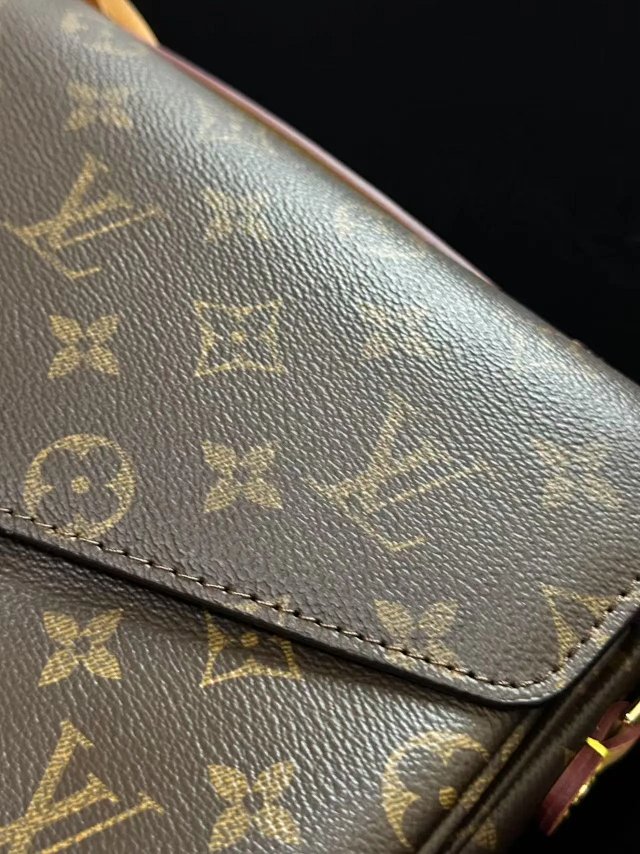 Louis Vuitton Bag: seller detail photo 4