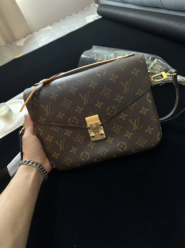 Louis Vuitton Bag: seller detail photo 14