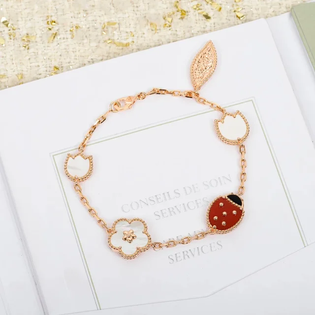 Van Cleef & Arpels Jewelry Floral and heart designs product detail image 11