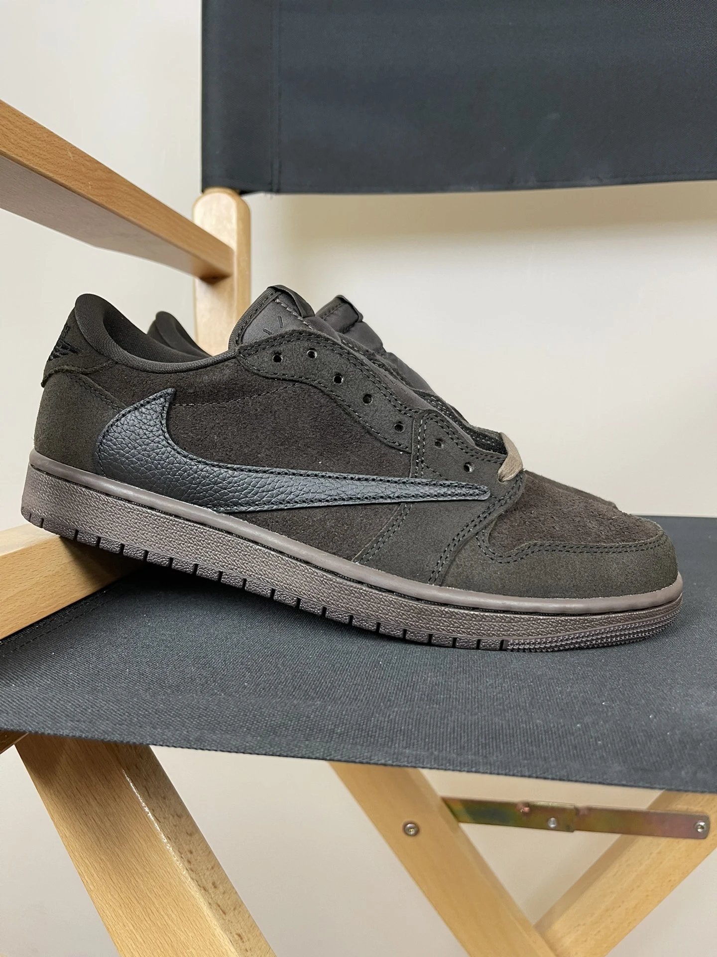 【DM7866-202】Travis Scott Velvet Brown