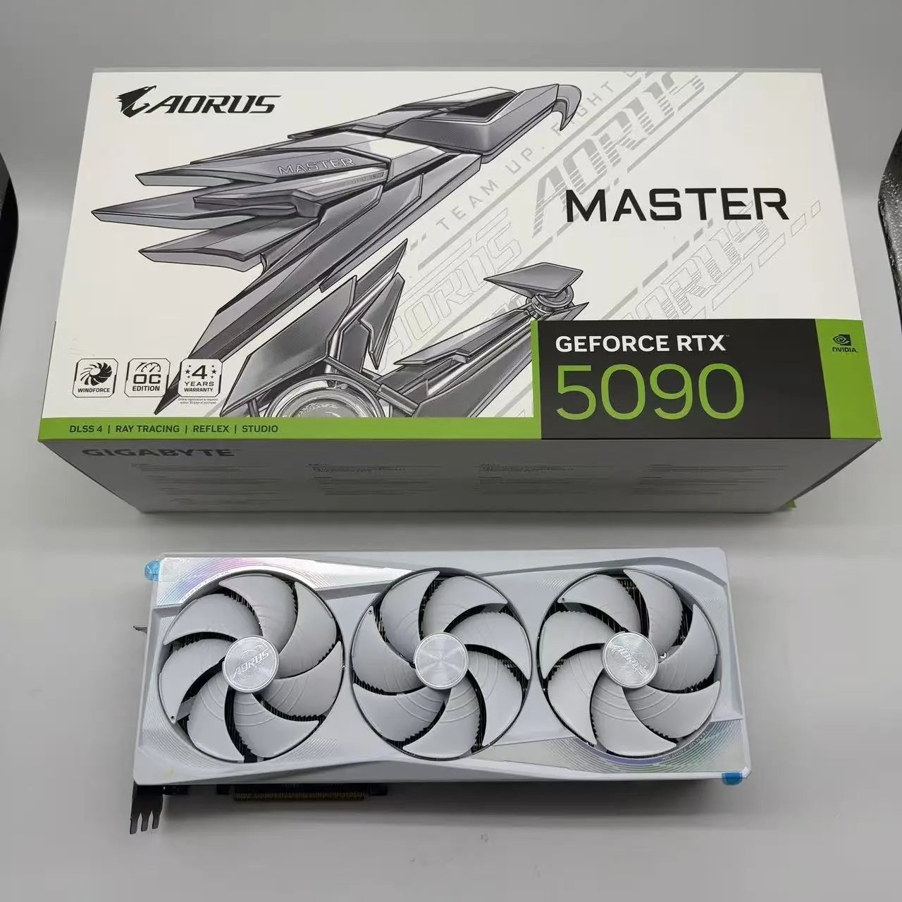 Gigabyte Aorus Master White 5090 with Accessories