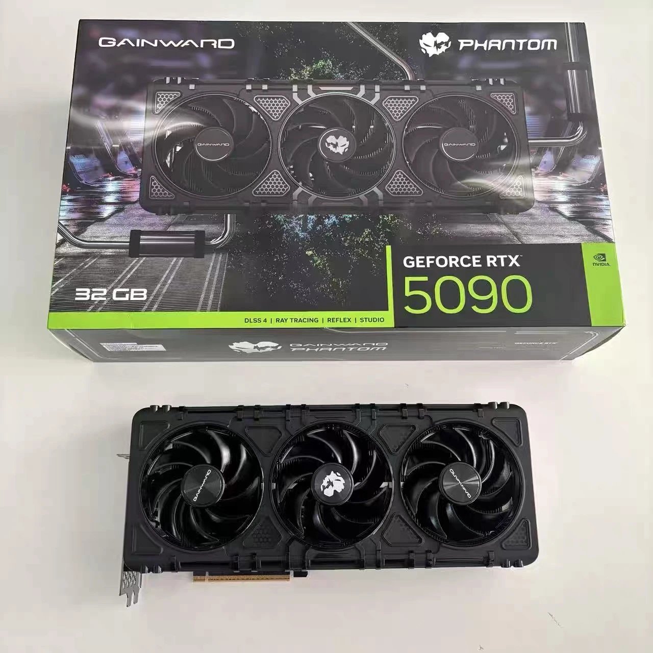 Gainward RTX 5090 Phantom