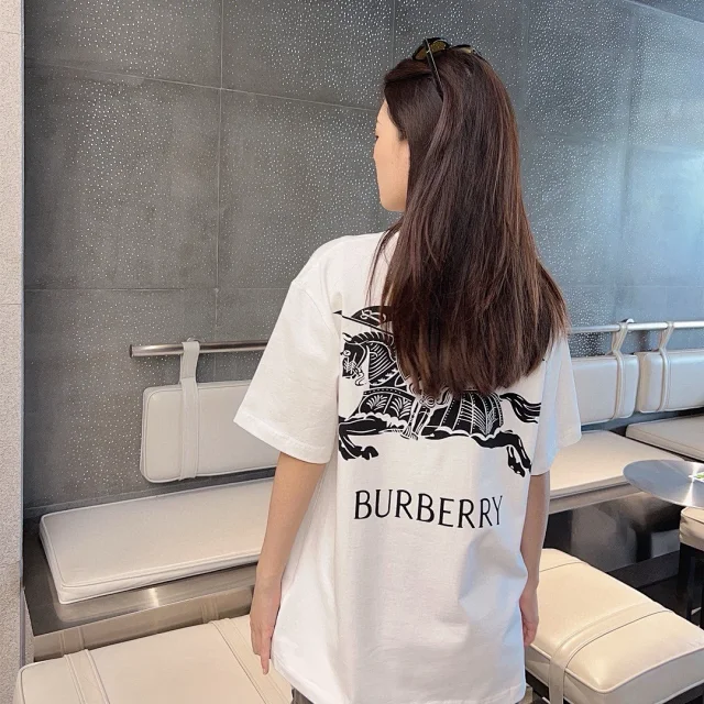 Burberry T-Shirts Short-Sleeve Graphic Print product detail image 37