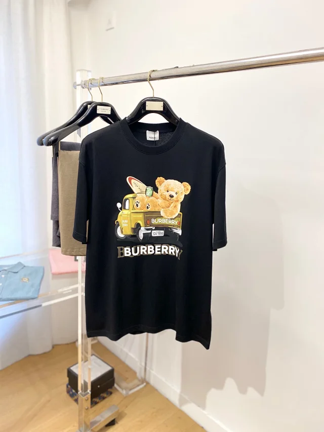 Burberry T-Shirts Short-Sleeve Graphic Print product detail image 16