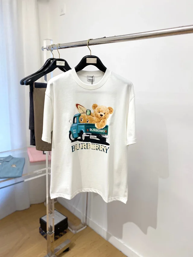 Burberry T-Shirts Short-Sleeve Graphic Print product detail image 17