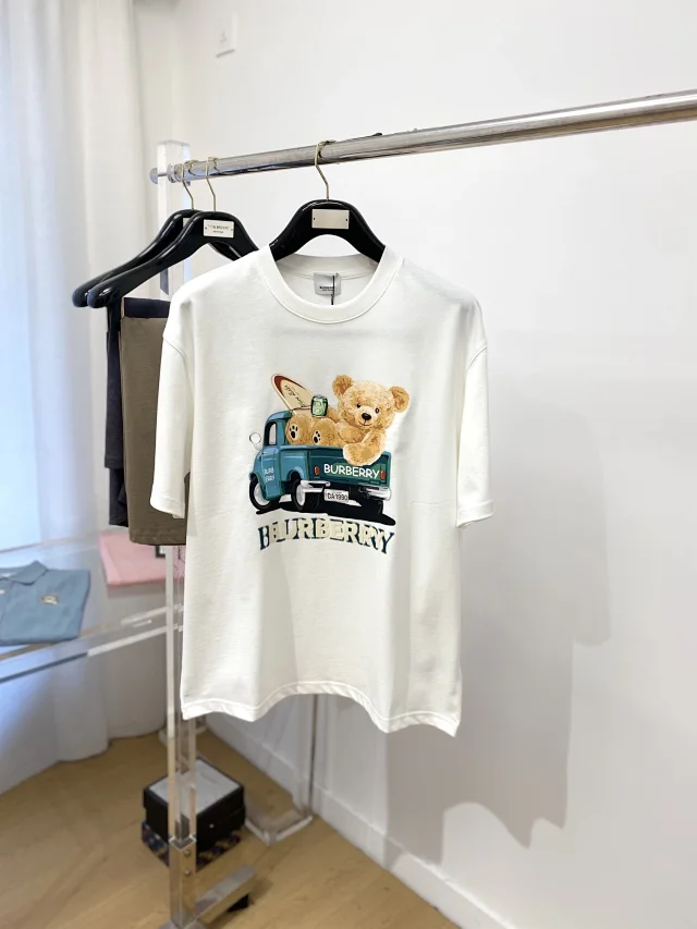 Burberry T-Shirts Short-Sleeve Graphic Print product detail image 25