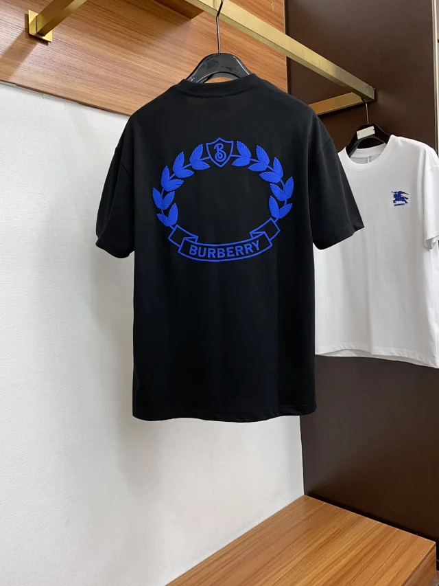 Burberry T-Shirts Short-Sleeve Graphic Print product detail image 18