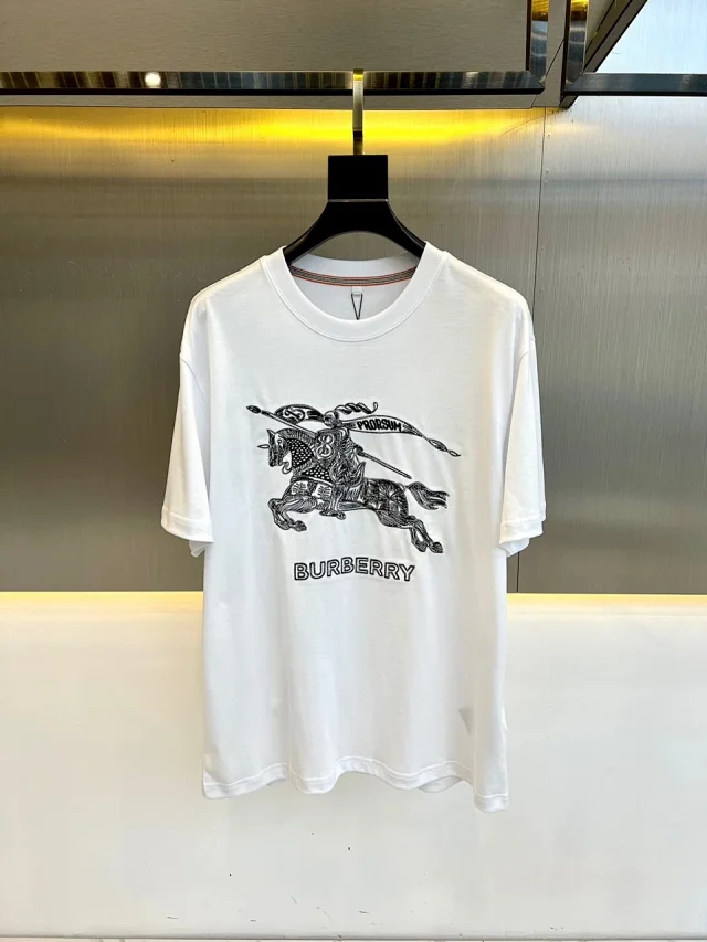 Burberry T-Shirts Short-Sleeve Graphic Print product detail image 14