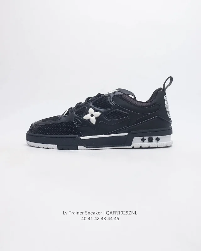 Louis Vuitton LV Trainer Sneaker product detail image 19