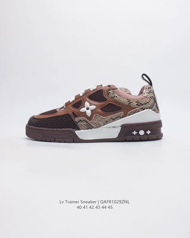 Louis Vuitton LV Trainer Sneaker product detail image 26