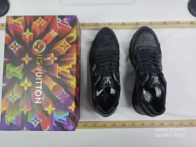Louis Vuitton Sneakers Low-Top Monogram Runner product detail image 3