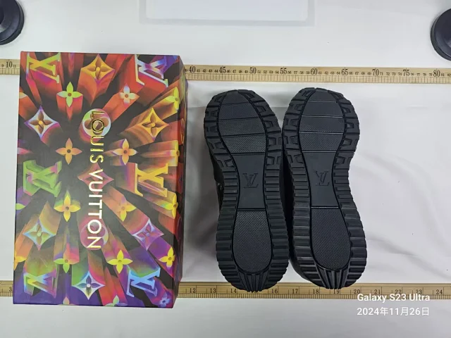 Louis Vuitton Sneakers Low-Top Monogram Runner product detail image 4
