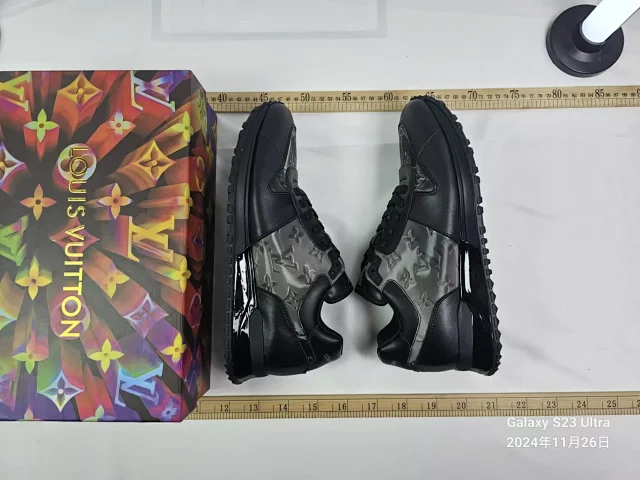 Louis Vuitton Sneakers Low-Top Monogram Runner product detail image 1