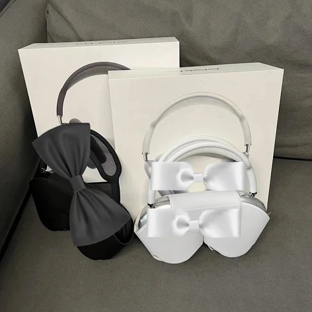 Noise cancelling Bluetooth Max earphones