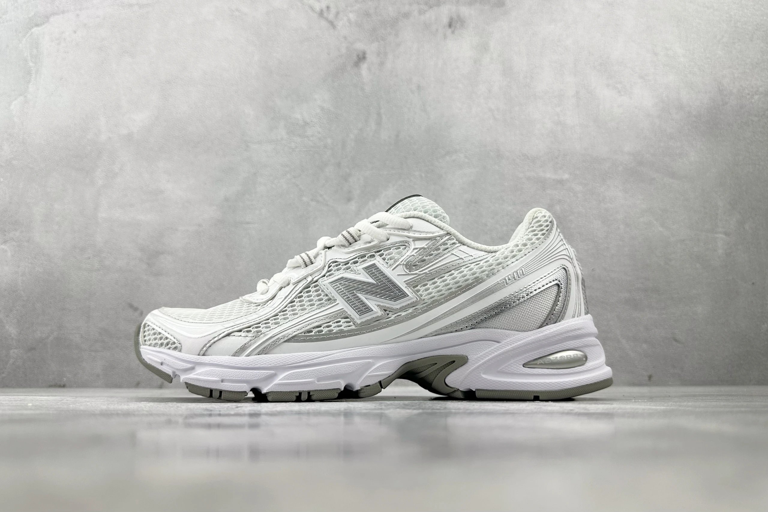 White U740WM2