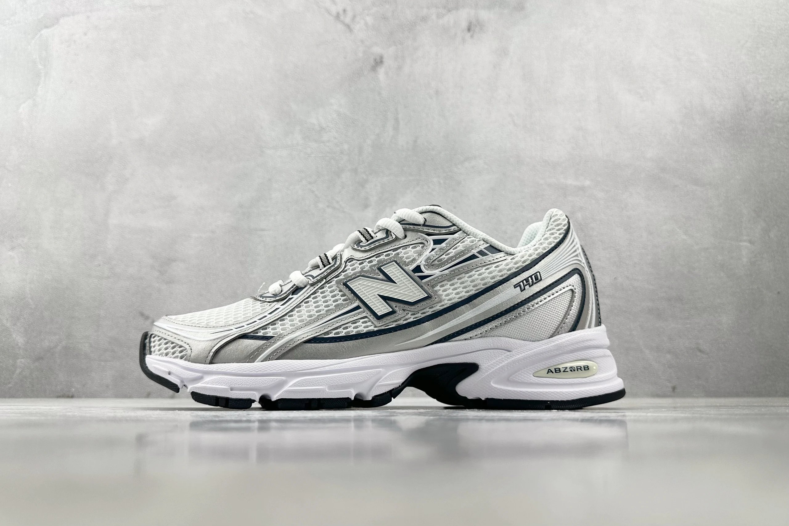 White U740WN2