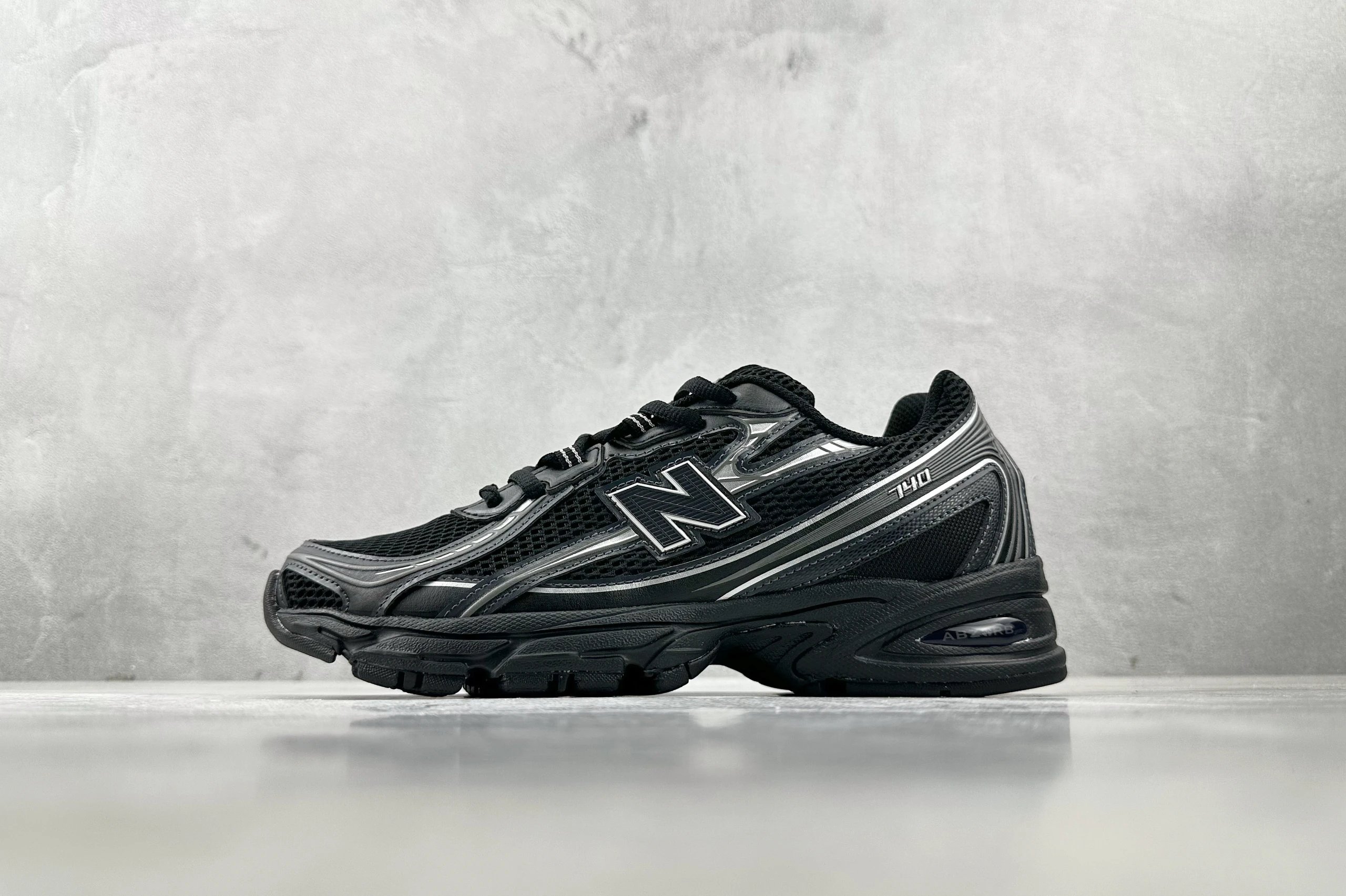 Black U740BM2
