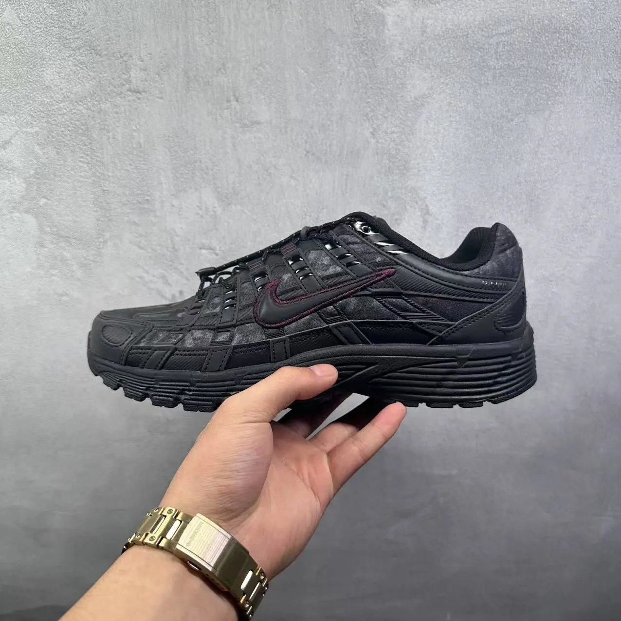 Black and red HQ4054-001