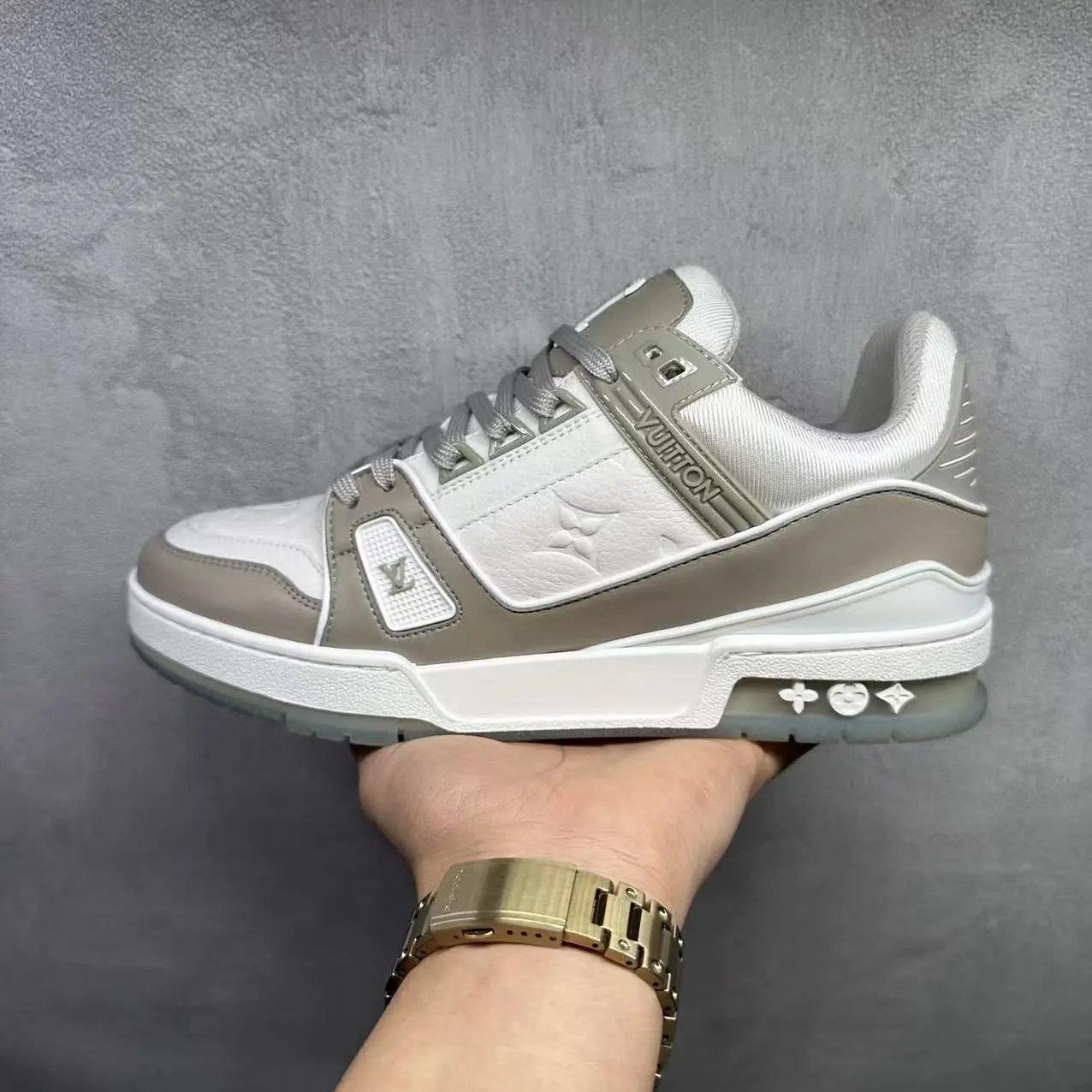White Grey 1A8KB8