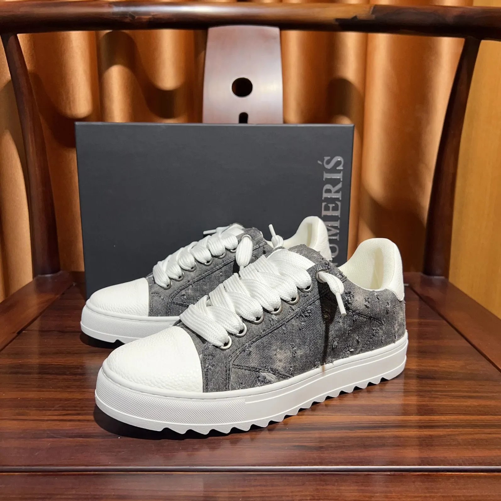 Numeris Sneakers Atelier low-top lace-up — Gray with holes