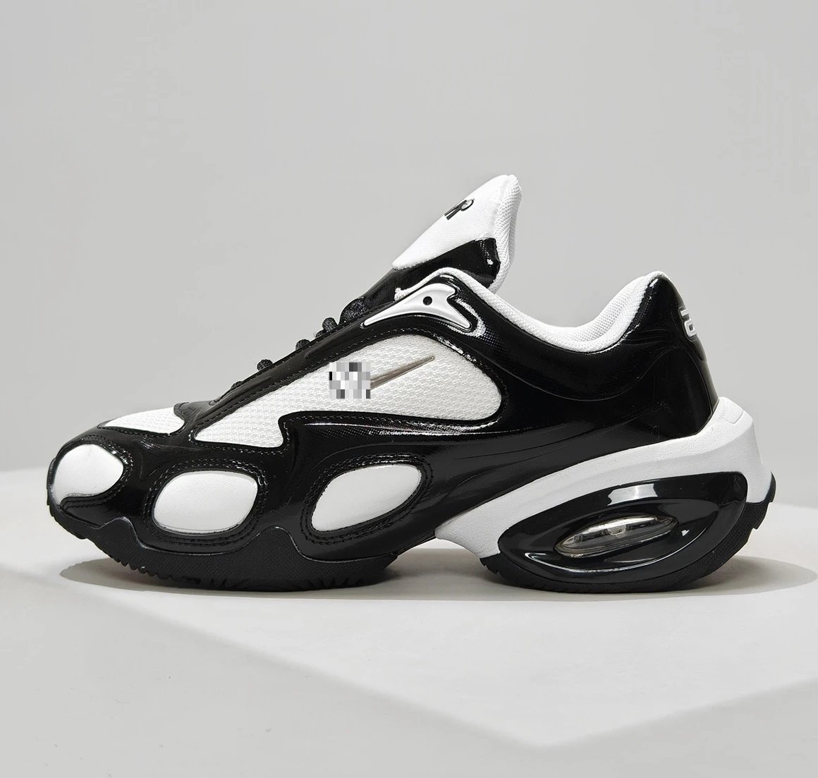 Nike Sneakers Air Max Muse — Black and white
