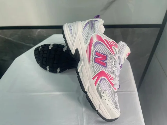 New Balance Sneakers 530 product detail image 11
