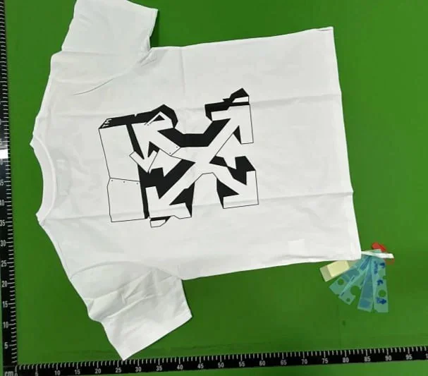 Off-White T-Shirts Arrow graphic print product detail image 10
