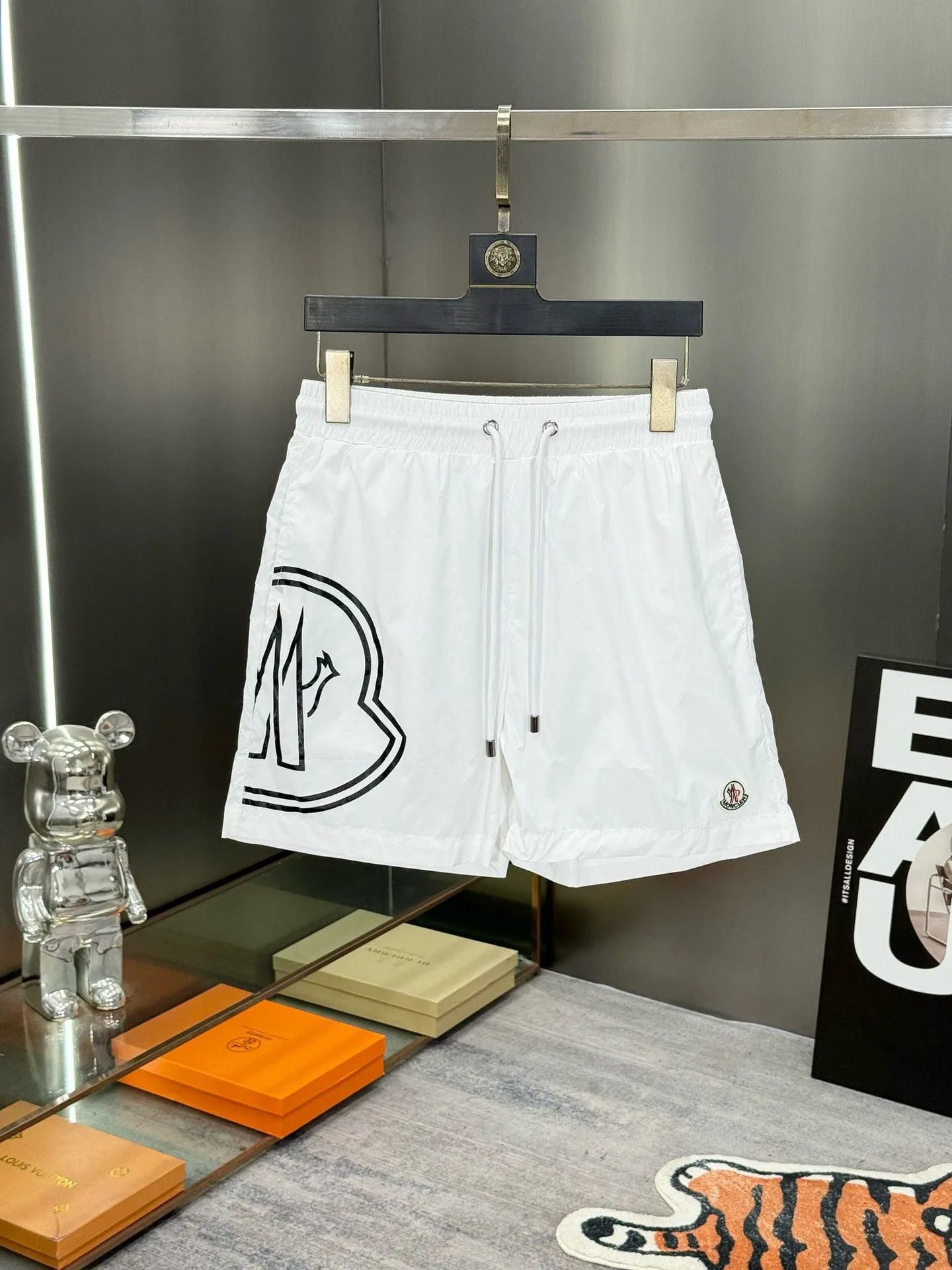 Moncler Shorts Drawstring logo-print — white