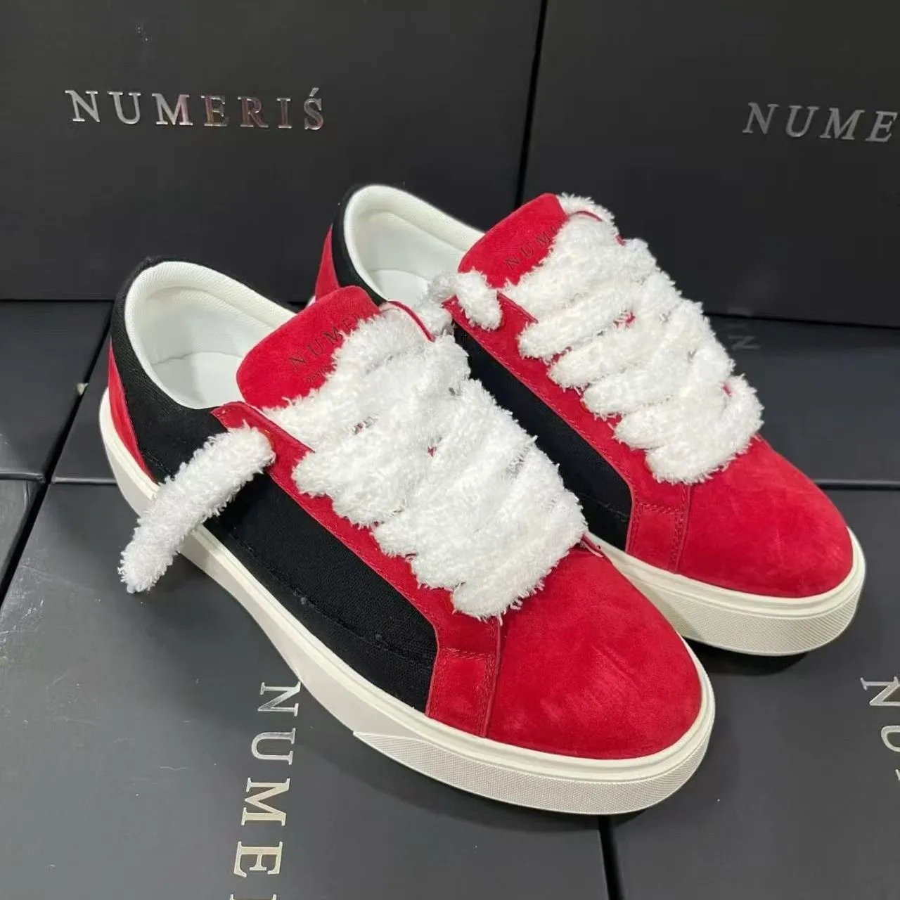 Numeris Sneakers Low-Top Lace-Up — 6