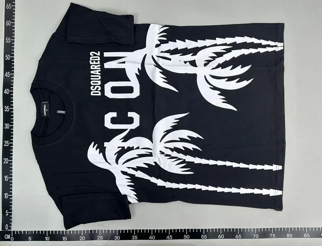 Dsquared2 T-Shirts DT992 graffiti-print crew-neck T-shirt product detail image 4