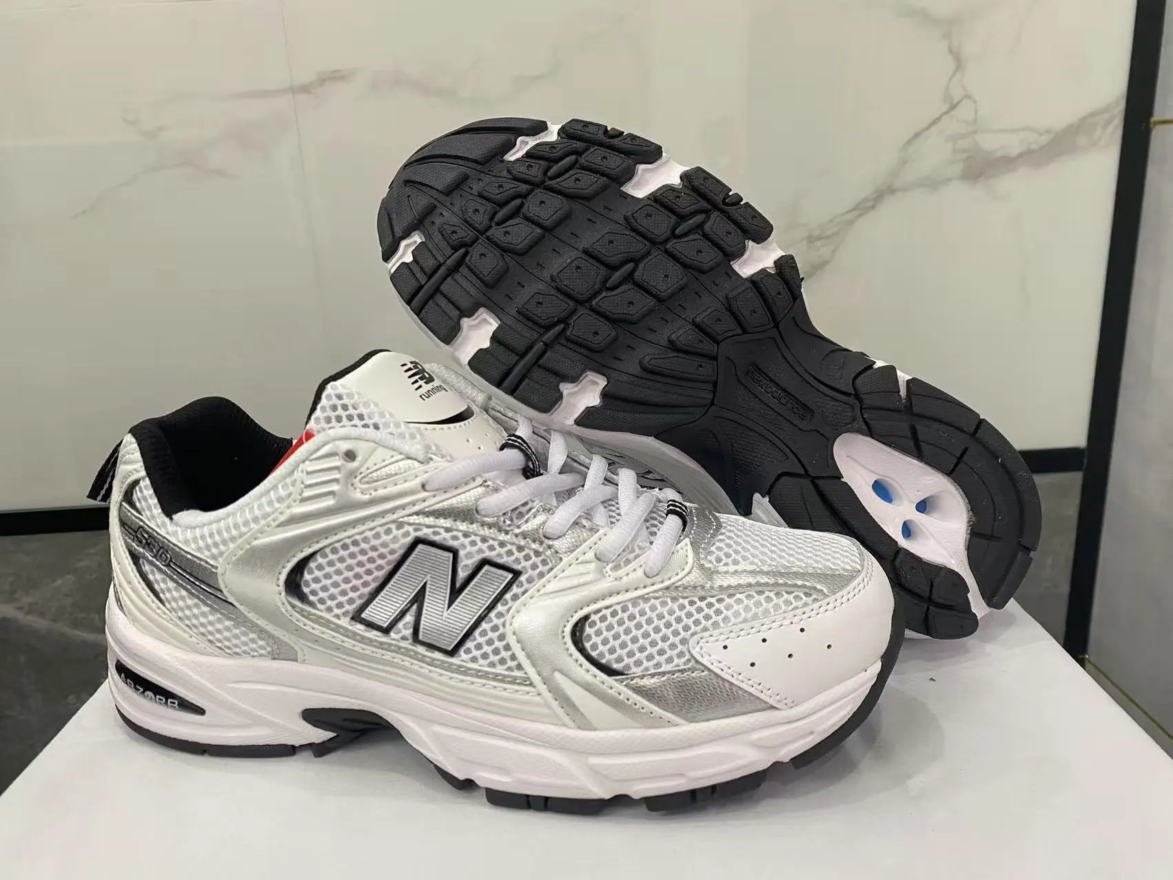 New Balance Sneakers 530 — 18