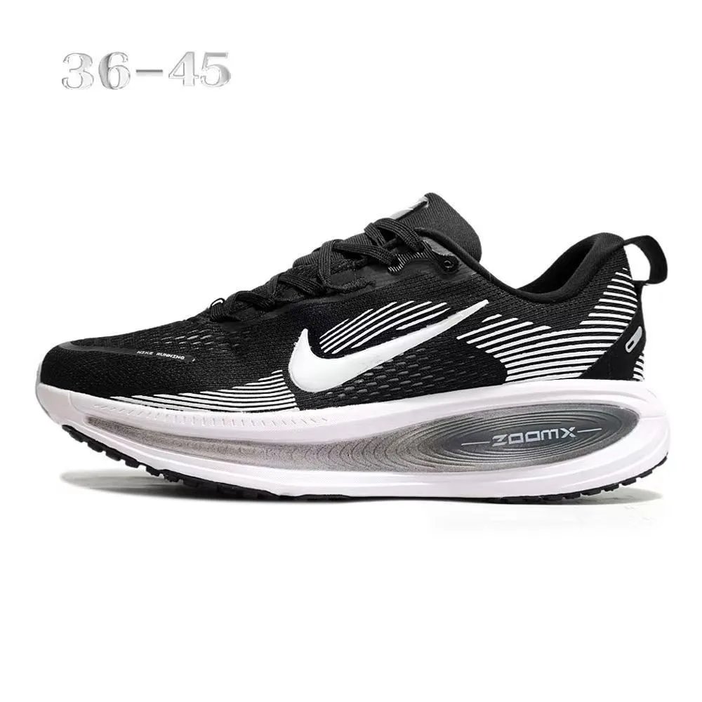 Nike Sneakers Vomero 18 — Black and white stripes