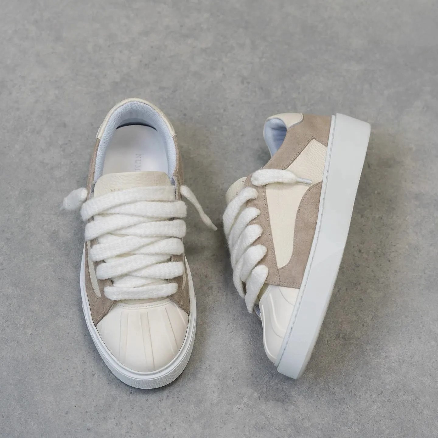 Numeris Sneakers Low-Top Lace-Up — 18