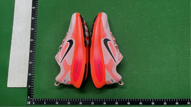 Nike Sneakers Vomero 18 product detail image 3