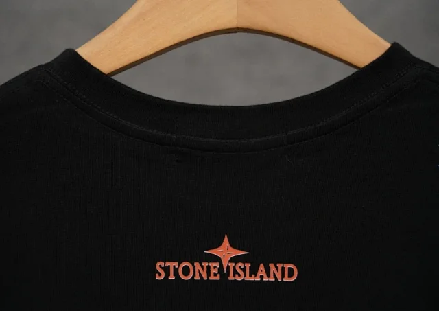 Stone Island T-Shirts Compass Graphic Short-Sleeve T-Shirt product detail image 4