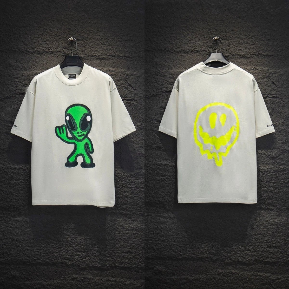 Balenciaga T-Shirts Graphic short-sleeve T-shirt — 5209 Rice gray