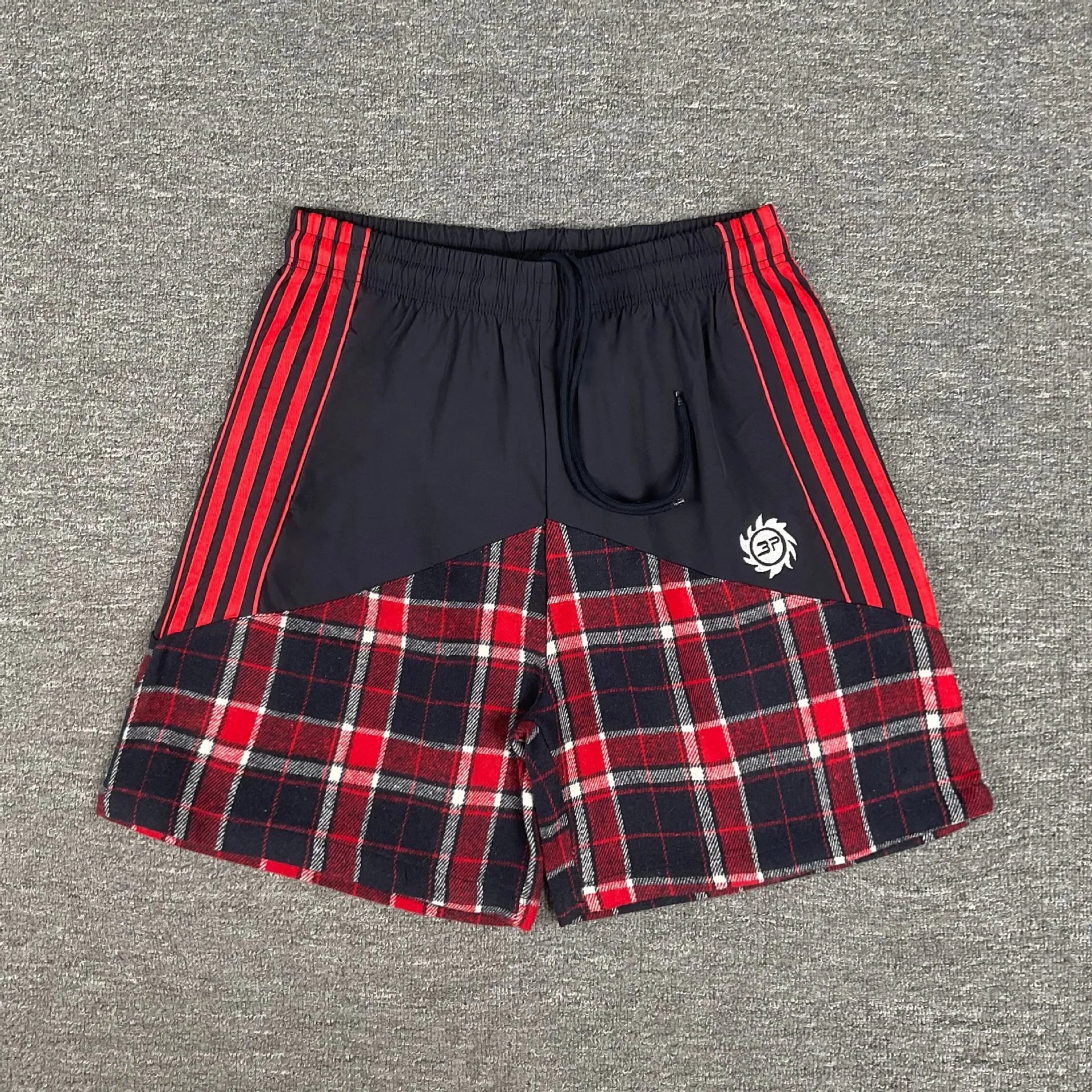 Broken Planet Shorts Graphic and plaid — 3265 Red