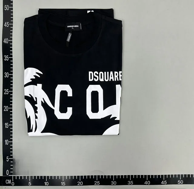 Dsquared2 T-Shirts DT992 graffiti-print crew-neck T-shirt product detail image 3