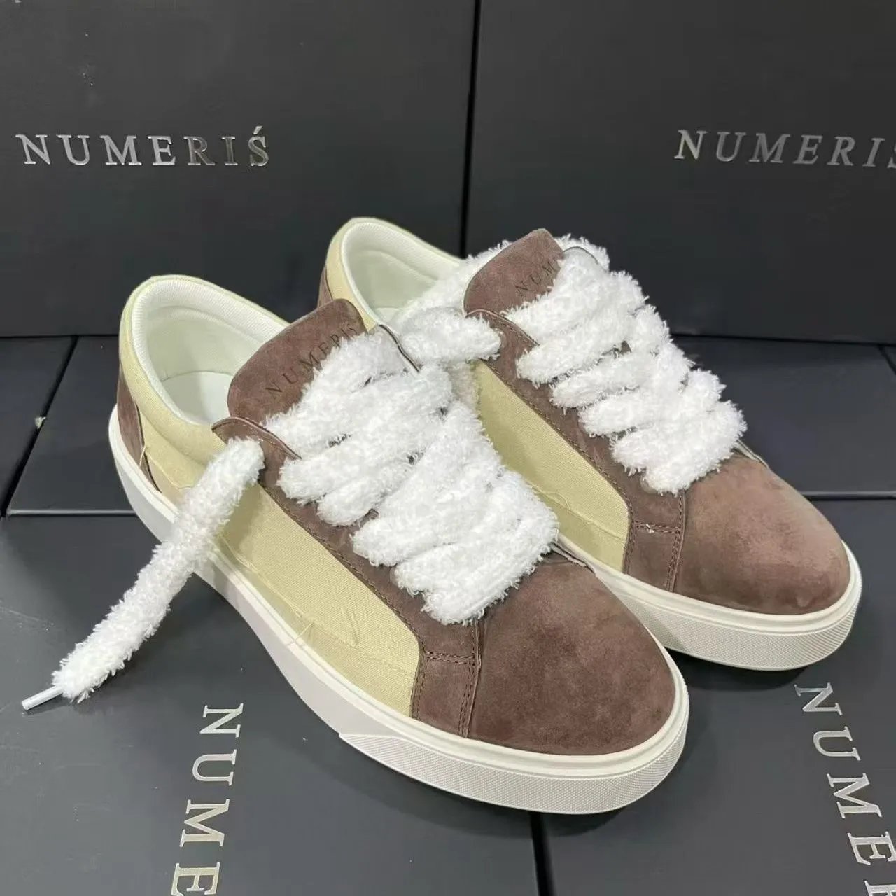 Numeris Sneakers Low-Top Lace-Up — 3