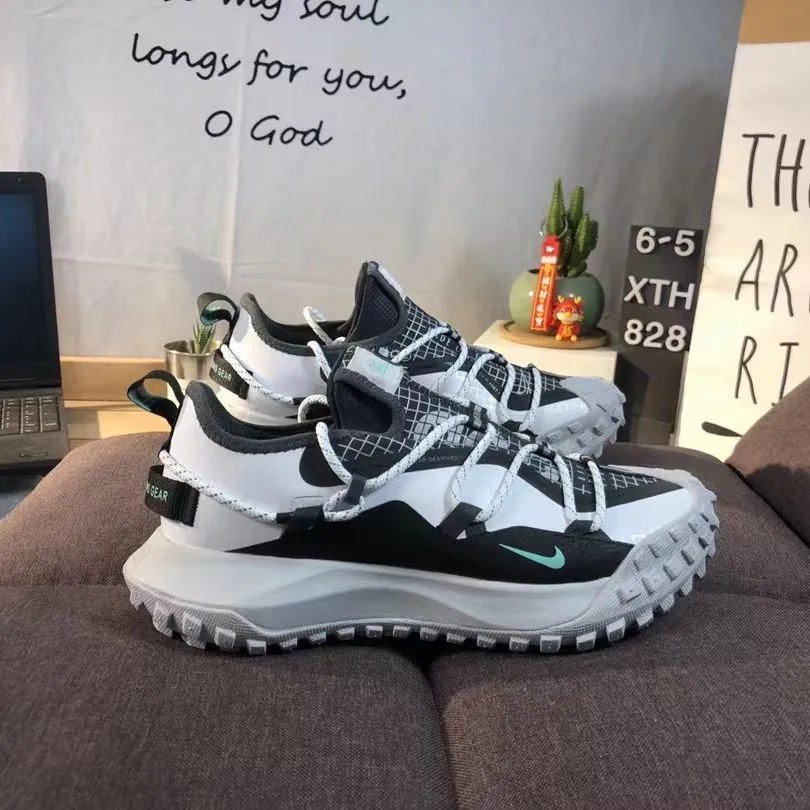 Nike Sneakers ACG Trail — F 1 Black and white