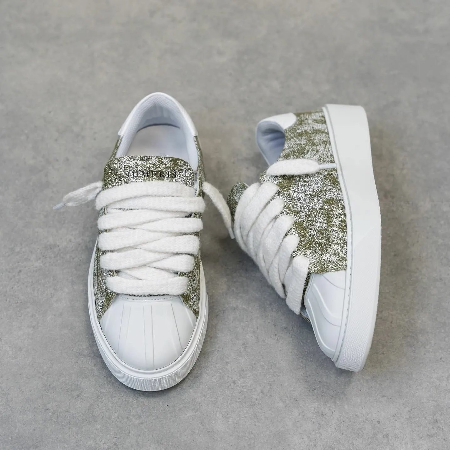 Numeris Sneakers Low-Top Lace-Up — 12