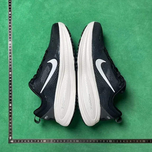 Nike Sneakers Vomero 18 product detail image 5
